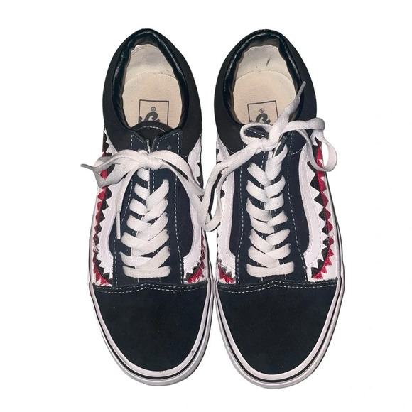 VANS Shark Teeth Custom Painted Old Skool Shoes Men’s Size 7 Women’s Size 8.5 - Picture 2 of 14